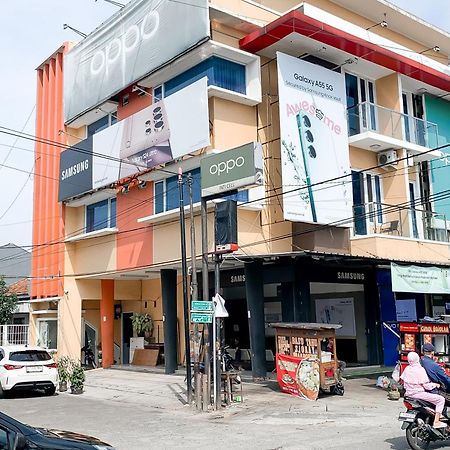 Karins Guesthouse Syariah Redpartner Μπαντούνγκ Εξωτερικό φωτογραφία