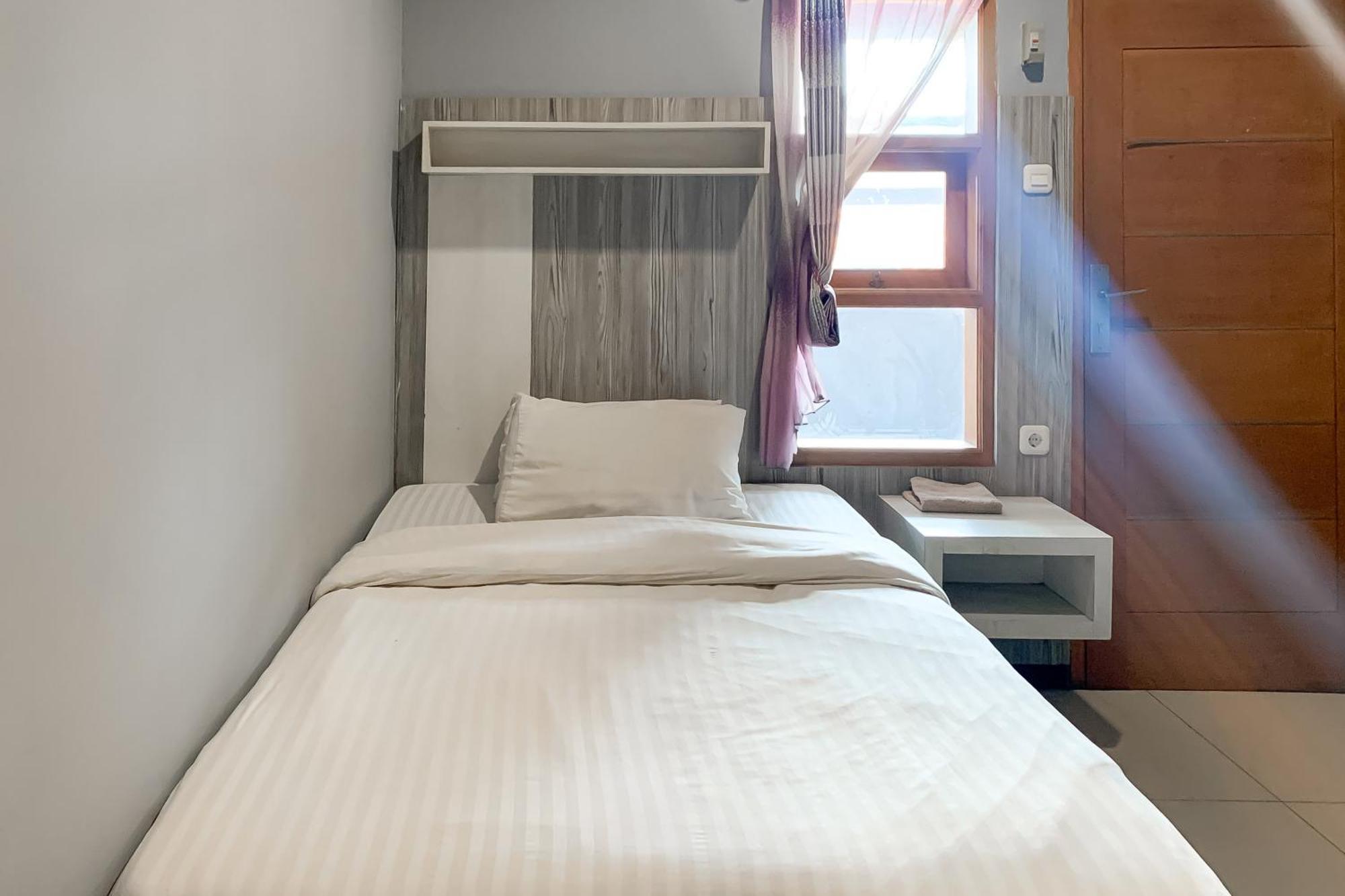Karins Guesthouse Syariah Redpartner Μπαντούνγκ Εξωτερικό φωτογραφία